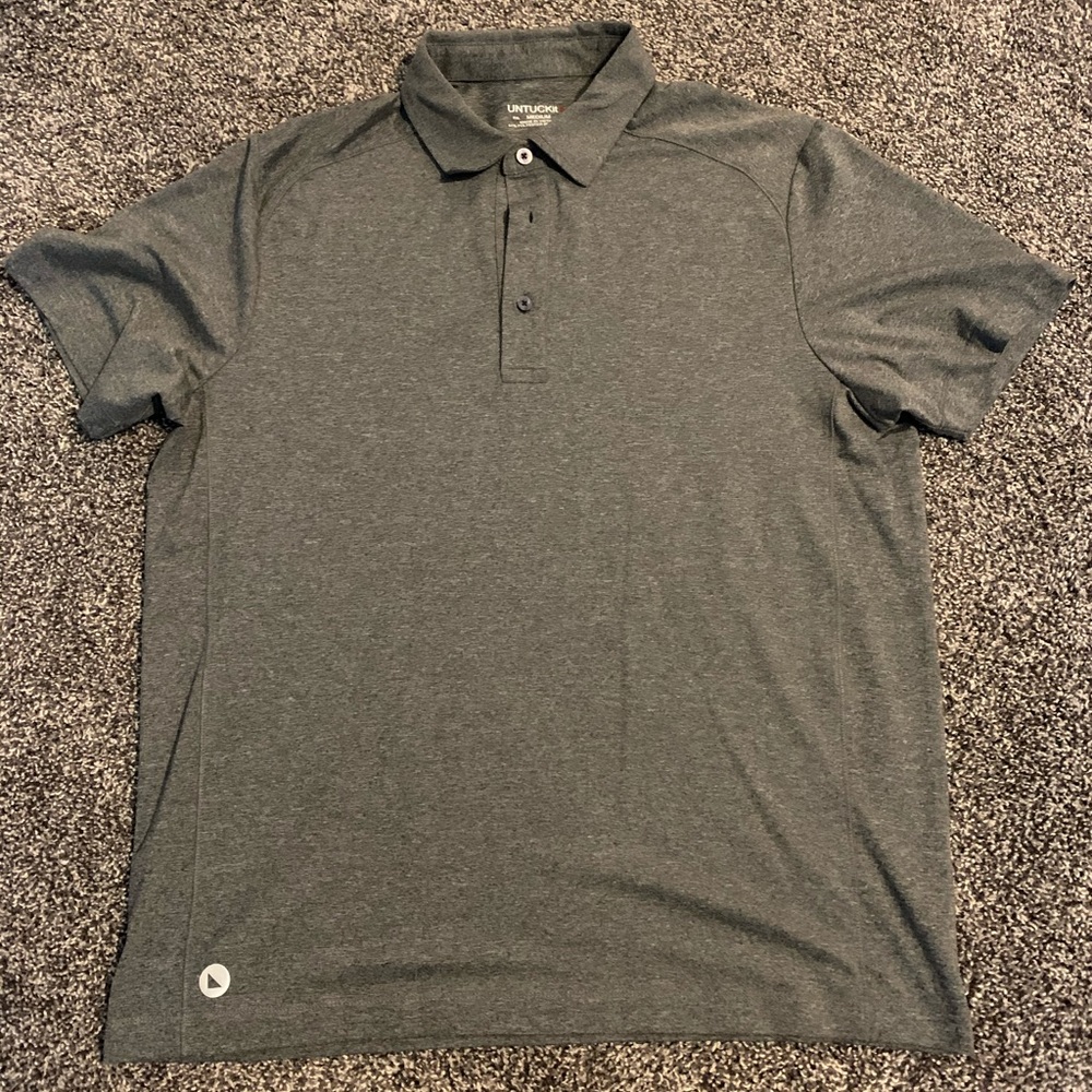 Untuckit Polo.